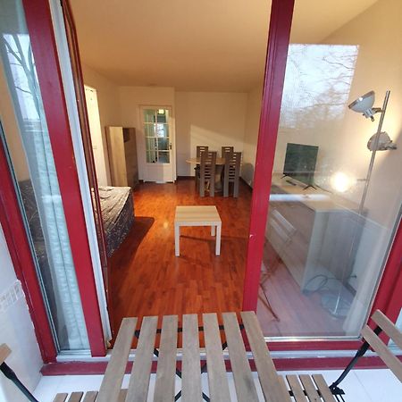 F3 Avec Balcon 5 Min Gare Sqy Et Parking Gratuit Guyancourt Exterior foto