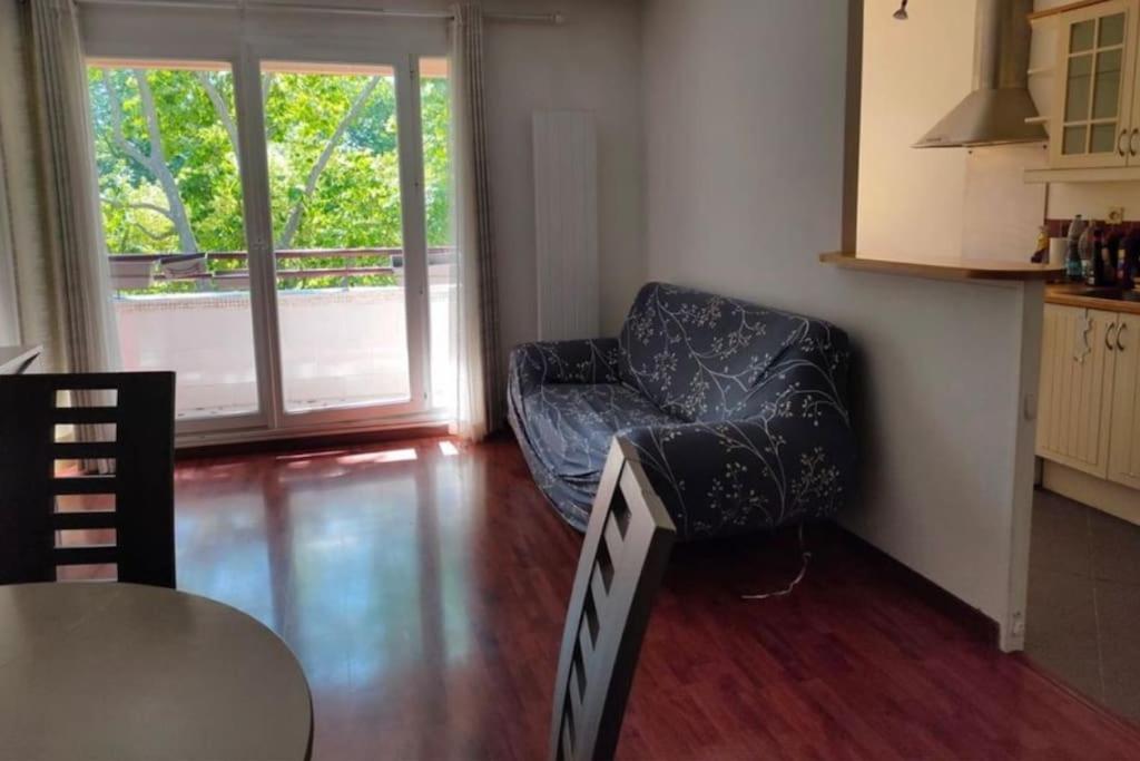 F3 Avec Balcon 5 Min Gare Sqy Et Parking Gratuit Guyancourt Exterior foto