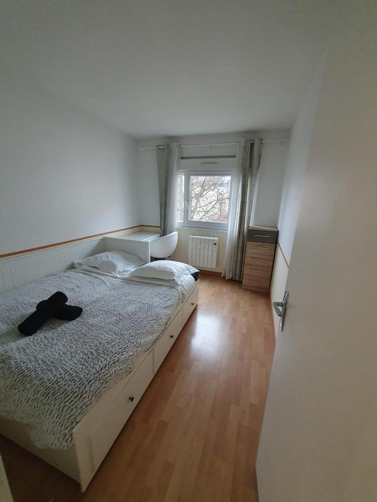 F3 Avec Balcon 5 Min Gare Sqy Et Parking Gratuit Guyancourt Exterior foto