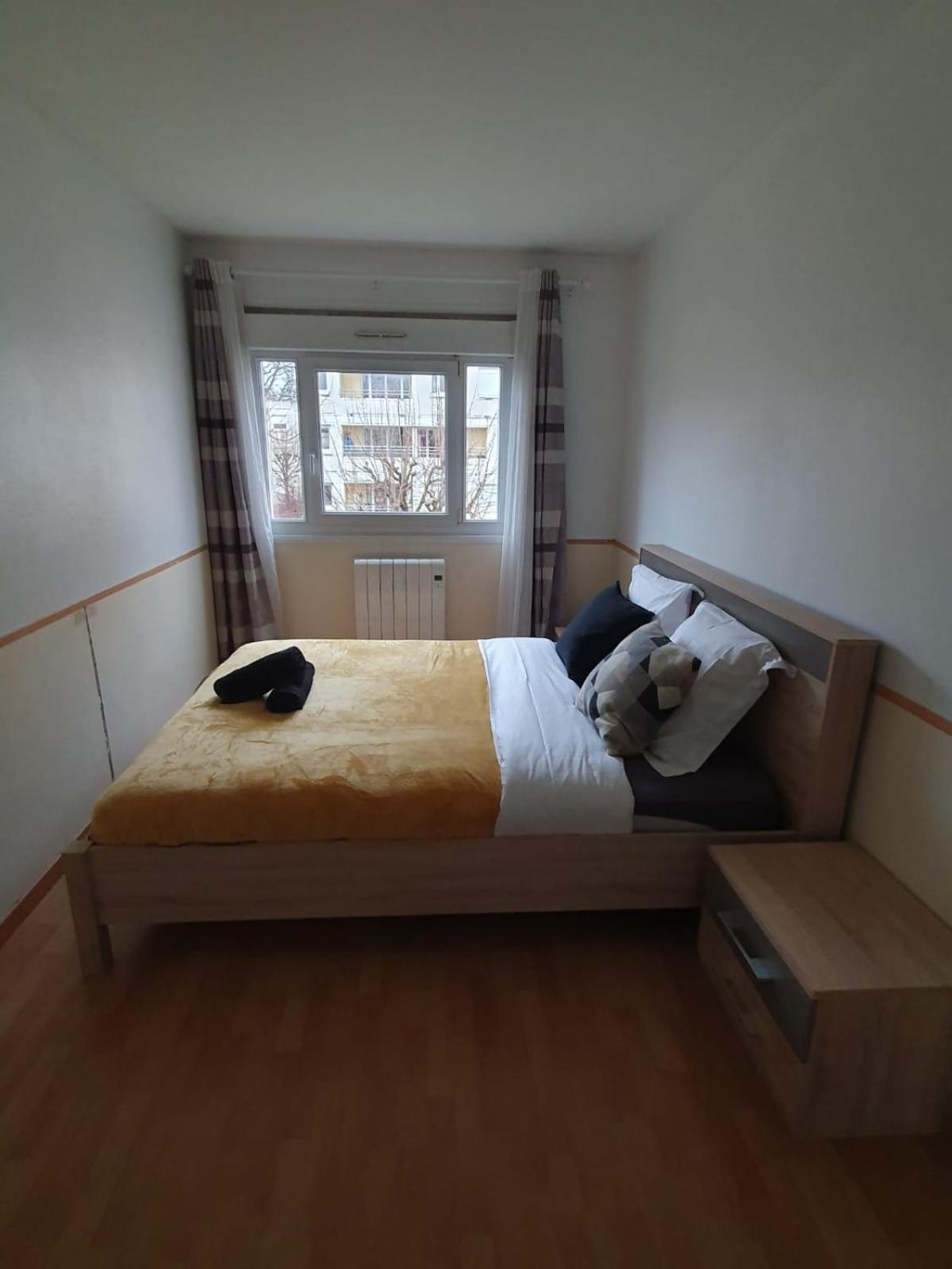 F3 Avec Balcon 5 Min Gare Sqy Et Parking Gratuit Guyancourt Exterior foto